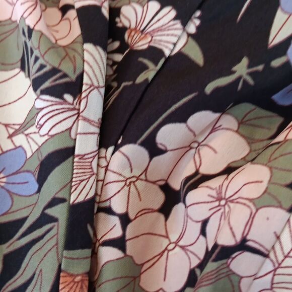 Unique Vintage Dark Floral Top - Picture 9 of 9